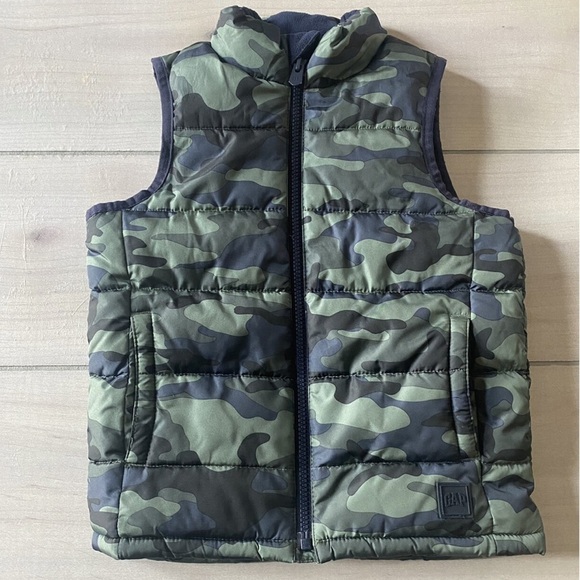 Gap Kids Navy & Green Camo Puffer Vest - Picture 1 of 10